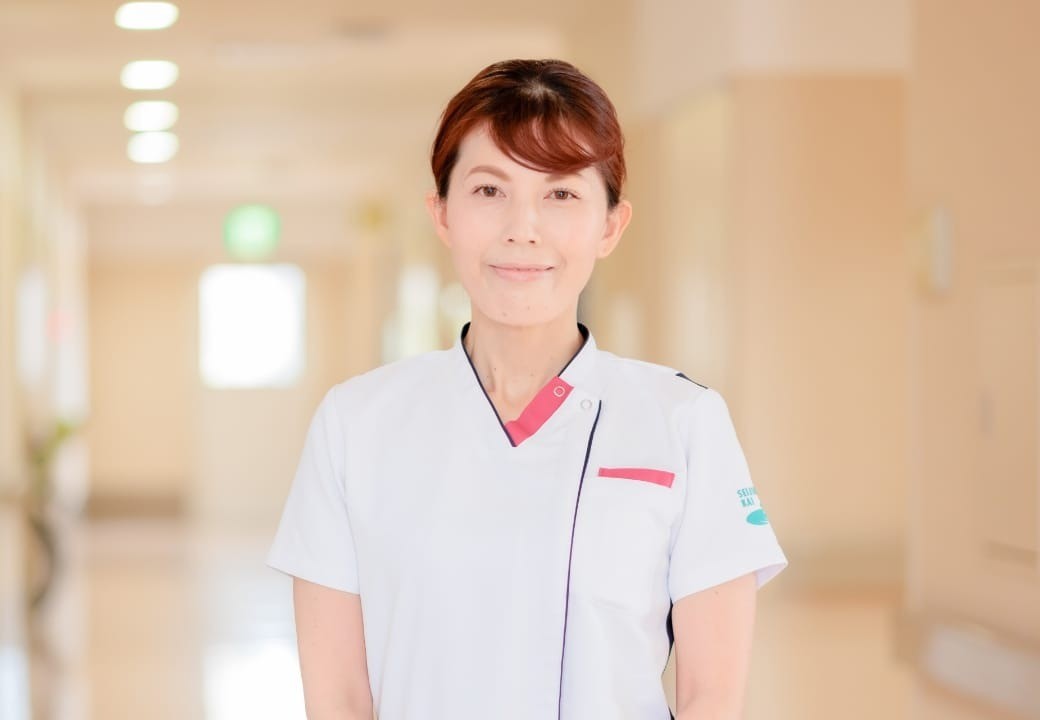 日々の関りから、その人の背景を知り、人生の一部に多からず寄与できるということに、とても魅力を感じています。